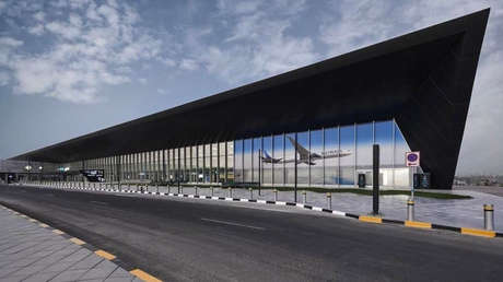 Aeropuerto Internacional de Kuwait resulta dañado tras ataque de drones iraníes