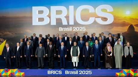 Zajárova: "Washington percibe al BRICS como un hueso atravesado en la garganta"