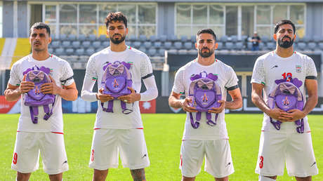 VIDEO: Selección iraní hace un emotivo homenaje a niños muertos en bombardeo