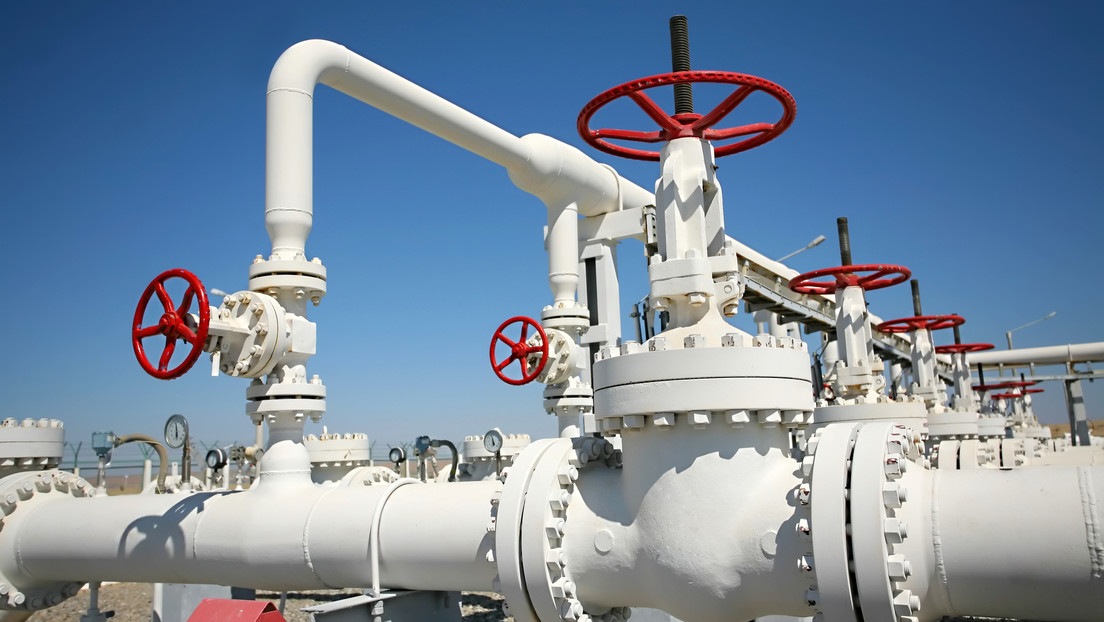 La arriesgada jugada millonaria de los países del Golfo para esquivar el estrecho de Ormuz