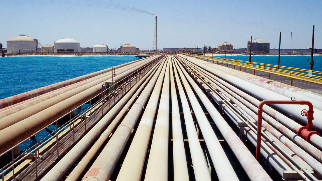 Atacan con un dron el principal oleoducto este-oeste de Arabia Saudita