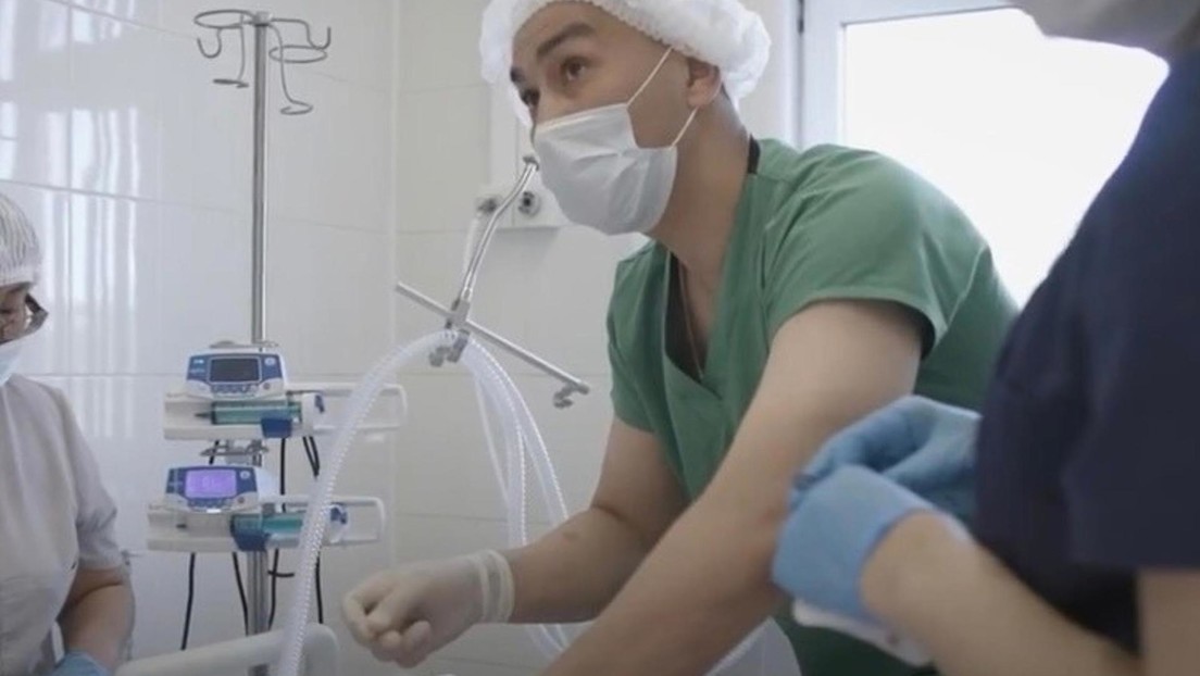 Un hombre se congela hasta morir en un banco y lo reviven 5 horas después