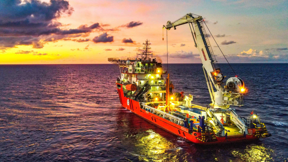 China prueba tecnología capaz de cortar cables submarinos a 3.500 metros de profundidad