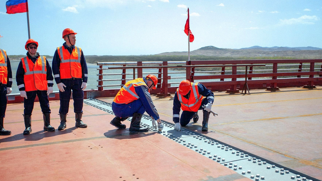 VIDEO: Сompletan la unión de un puente que conectará Rusia y la RPDC