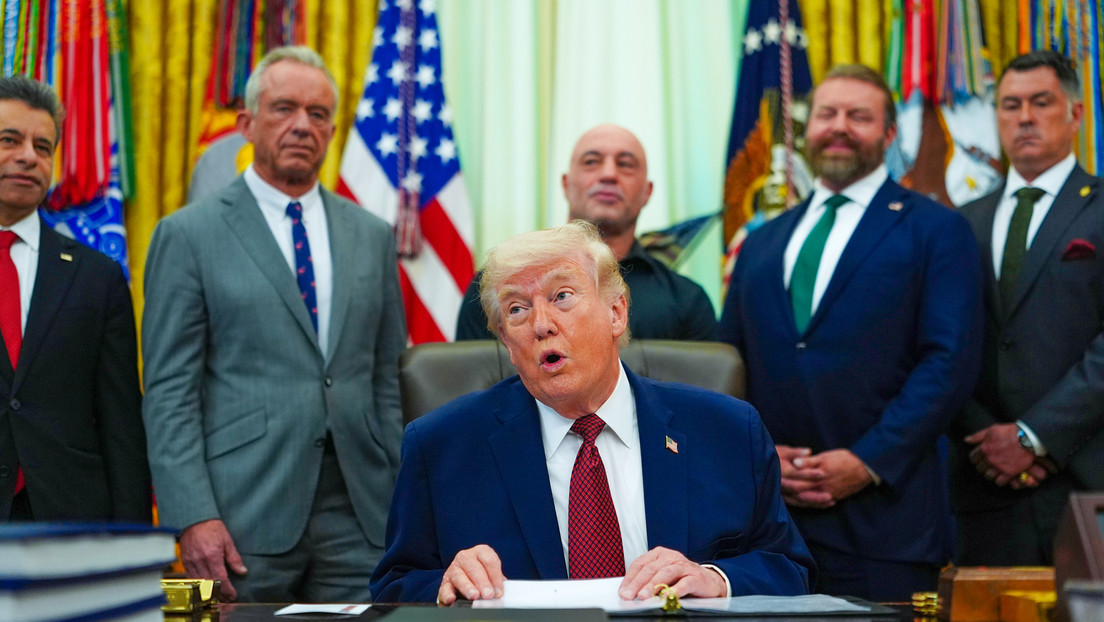 Trump afirma que detuvieron un buque iraní con un posible 