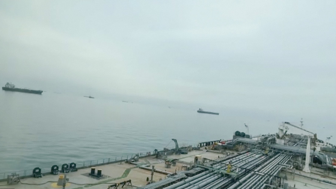 Capitán de un buque muestra la situación en el estrecho de Ormuz en exclusiva a RT