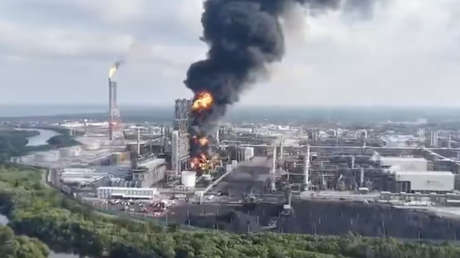 Arde en llamas una de las principales refinerías de México (VIDEOS)