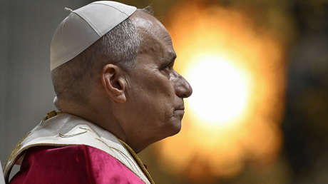 Familias de las niñas asesinadas en el bombardeo de una escuela iraní se dirigen al papa León XIV