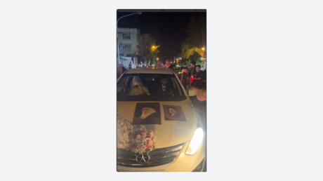 VIDEO: Auto nupcial se une a marchas de apoyo a Teherán con una decoración única