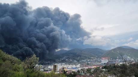 Incendio en una terminal marítima de Rusia tras un ataque de un dron ucraniano