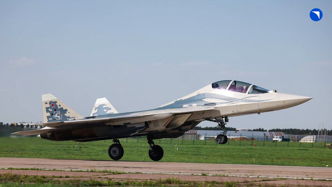 El caza ruso de quinta generación Su-57 levanta el vuelo en su versión biplaza (IMÁGENES)