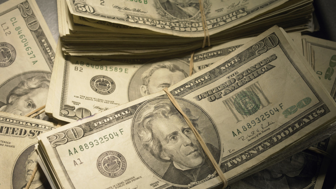 La 'desdolarización' se acelera: los motivos por los que los inversores más ricos sacan su dinero de EE.UU.