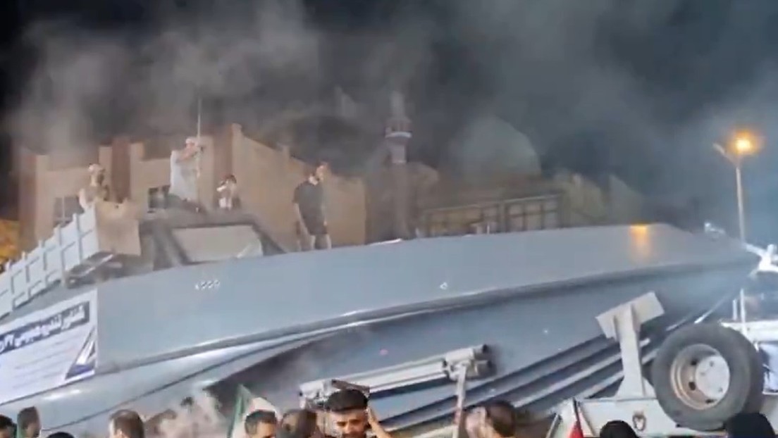 VIDEO: Irán presenta una lancha rápida de ataque capaz de disparar dos misiles de crucero