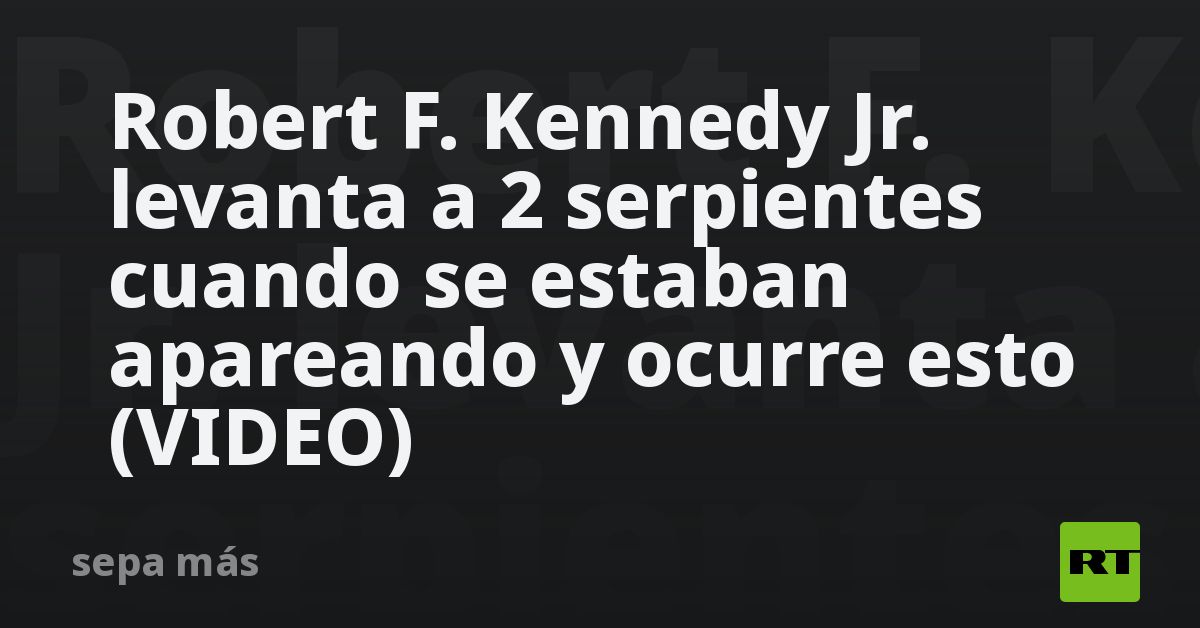 Robert F. Kennedy Jr. levanta a 2 serpientes cuando se estaban apareando y ocurre esto (VIDEO)