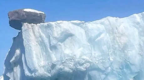 Un objeto intrigante corona un iceberg de Groenlandia: ¿cómo acabó allí?