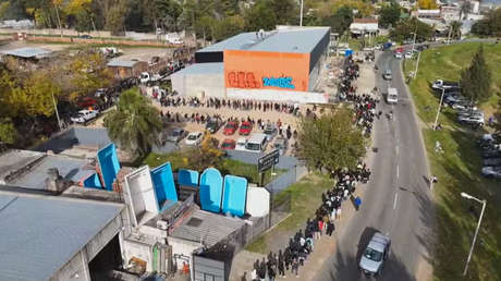 Pone una vacante en Argentina y más de 2.500 personas hacen fila para el puesto (VIDEO)