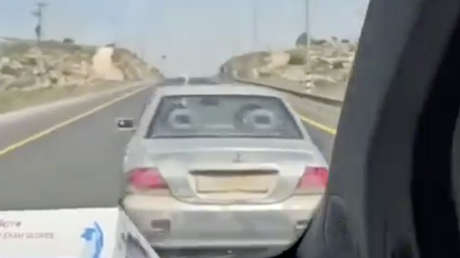 Ocupante israelí bloquea el paso de ambulancia con paciente palestino en estado crítico (VIDEO)