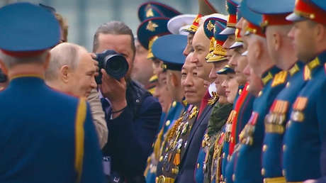 VIDEO: Putin saluda a militares de la RPDC durante la celebración del Día de la Victoria