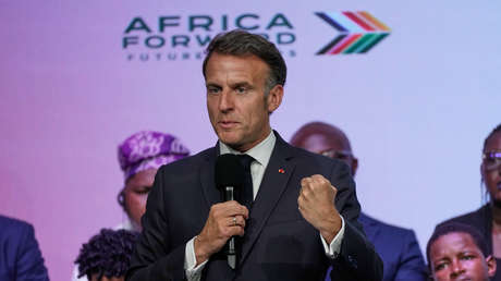 Macron estalla contra el público durante una cumbre en África