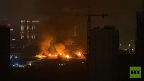 Incendio cerca del Kremlin de Izmáilovo, un complejo cultural y turístico de Moscú