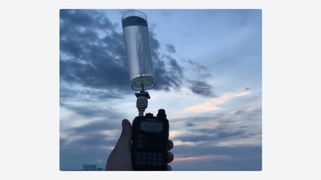 VIDEO: Logra recibir una señal de la EEI usando un solo vaso de agua