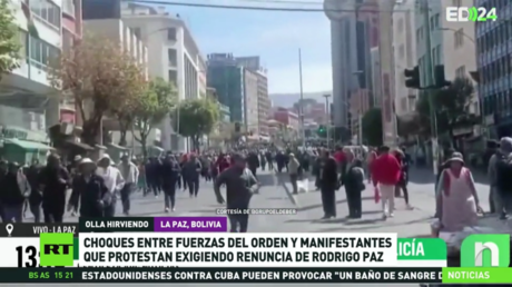 Choques entre fuerzas del orden y manifestantes que exigen la renuncia de Rodrigo Paz