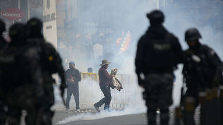 Disturbios y represión en Bolivia dejan heridos en protestas contra Rodrigo Paz