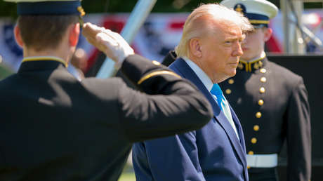 Trump a un cadete: "Odio a los hombres guapos"