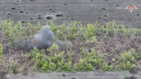 VIDEO: Tanque ruso reduce a escombros una fortaleza ucraniana y tres puestos de tiro