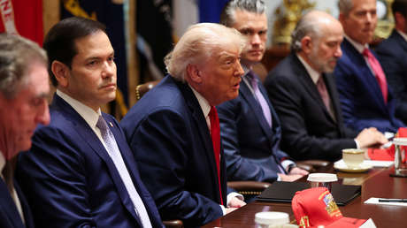 Trump confunde a Irán con Venezuela y dice que "su liderazgo se ha ido"