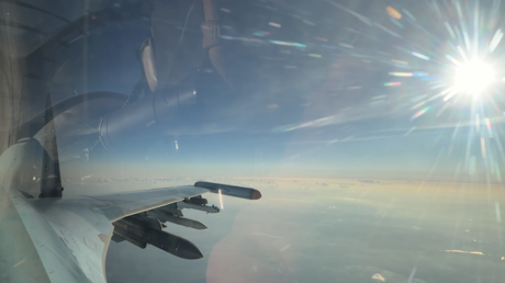 VIDEO: Caza Su-35S cubre a helicópteros rusos durante ataques contra fuerzas ucranianas