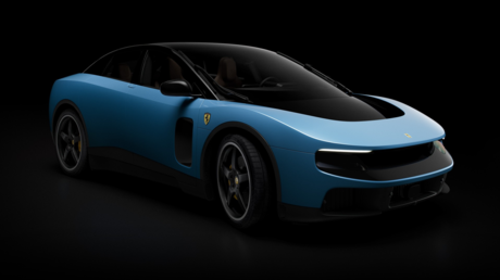 Accidentado debut: el primer eléctrico de Ferrari genera más críticas que elogios (MEMES)