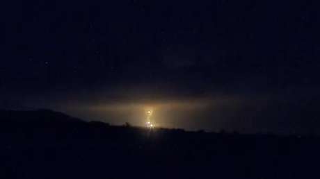VIDEO: Ataques aéreos iluminan el cielo nocturno de Israel