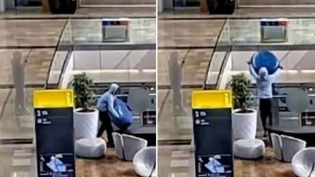 IMPACTANTE MOMENTO: Lanza una silla de más de 13 kilos desde el último piso de un centro comercial