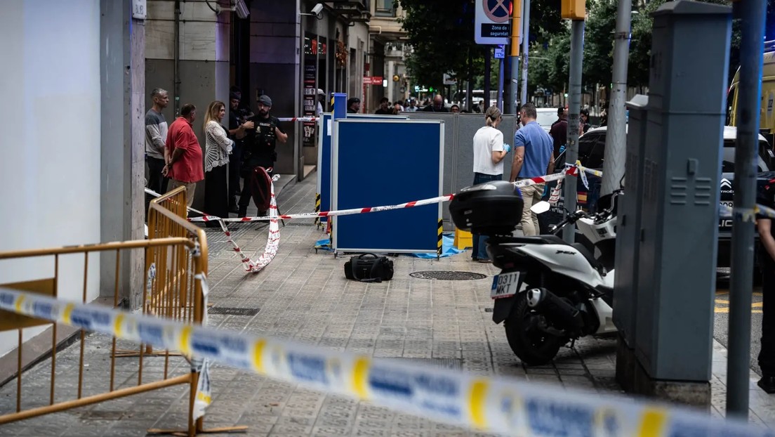 Matan a un hombre a plena luz del día delante de una Comisaría durante ...