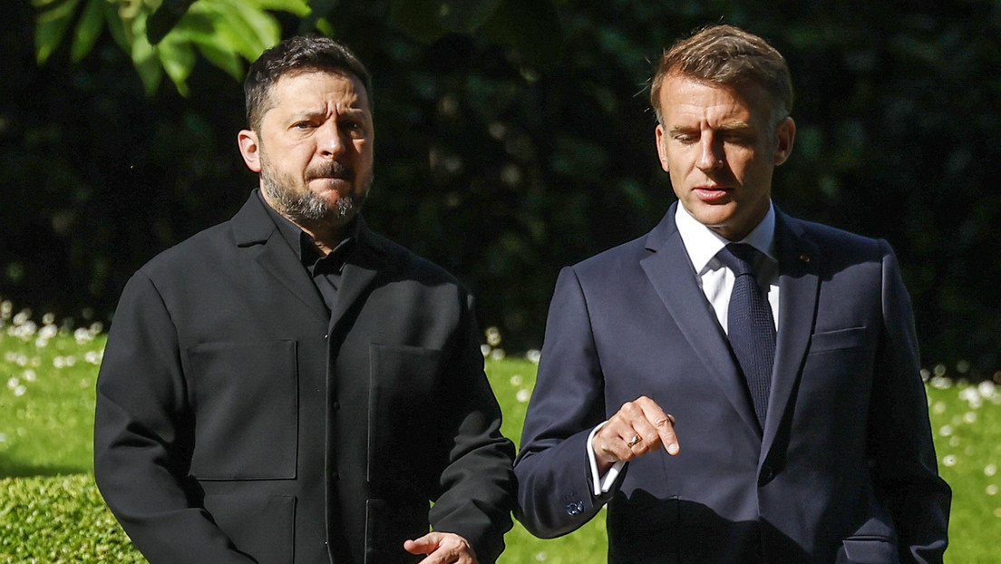 Cámara capta cómo Macron habla con Zelenski sobre su 