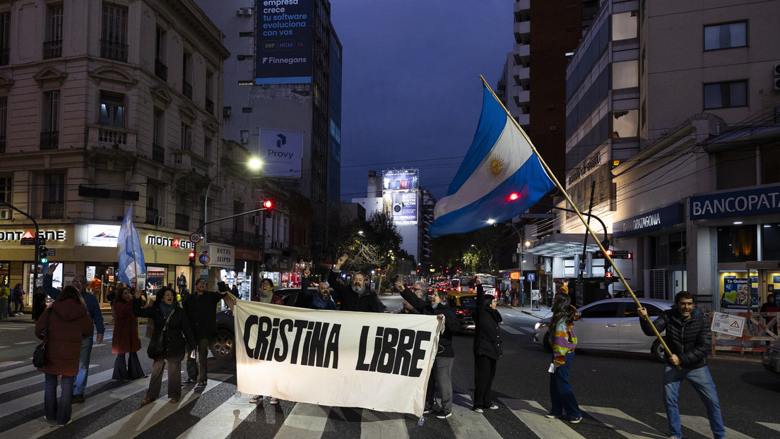 La advertencia de la Justicia a Cristina Kirchner por las muestras de apoyo en la puerta de su casa