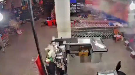 VIDEO: Momento exacto del ataque israelí contra un supermercado en el Líbano