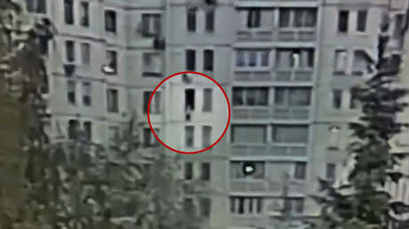 FUERTE VIDEO: Discute con su pareja y la lanza desde el séptimo piso en una caída mortal