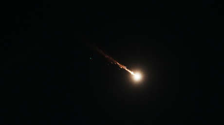 Sirenas y explosiones nocturnas en Oriente Medio