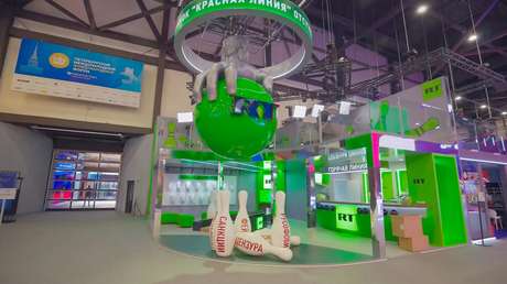 Bolos antirrusofobia, 'Aperol Merz' y basurero de sanciones: ingenioso estand de RT en el SPIEF-2026