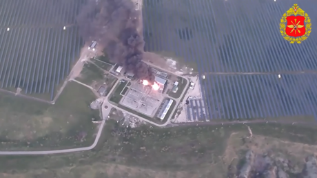 VIDEO: Militares rusos lanzan potente ataque contra central eléctrica utilizada por fuerzas ucranianas