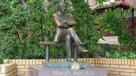 Ucrania retira monumento a un legendario escritor nacido en Kiev