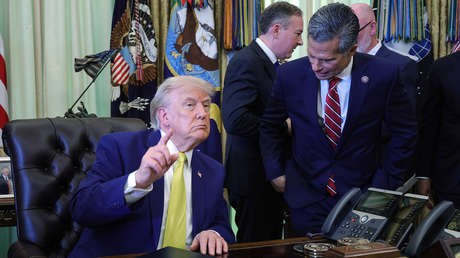 VIDEO: Trump se queda dormido durante un anuncio oficial