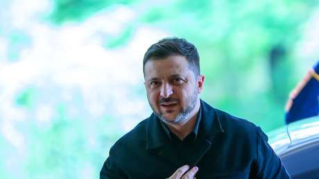 Decenas de eurodiputados exigen retirar a Zelenski la Orden al Mérito