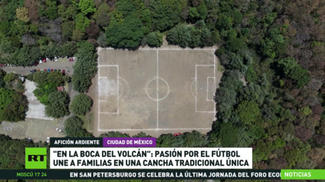 En la boca del volcán: pasión por el fútbol une a las familias en una cancha tradicional única