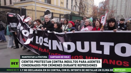 Cientos protestan en Chile por posibles indultos a agentes condenados por crímenes represivos
