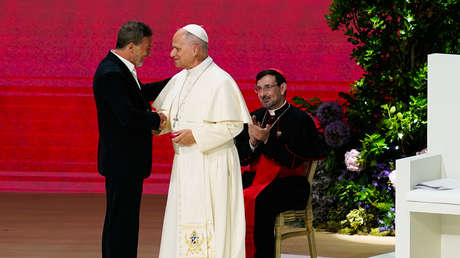 Antonio Banderas alerta al papa sobre la IA