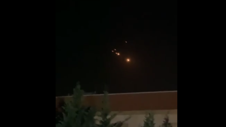 VIDEO: Lluvia de misiles iraníes ilumina el cielo nocturno e