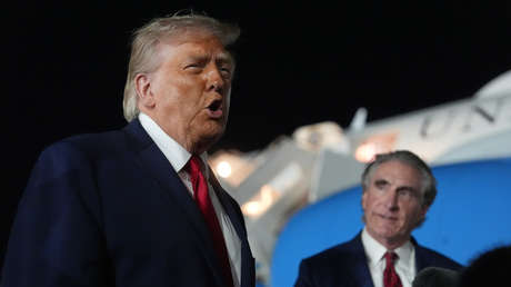 Trump menciona una estrategia más efectiva que "los bombardeos" para presionar a Irán